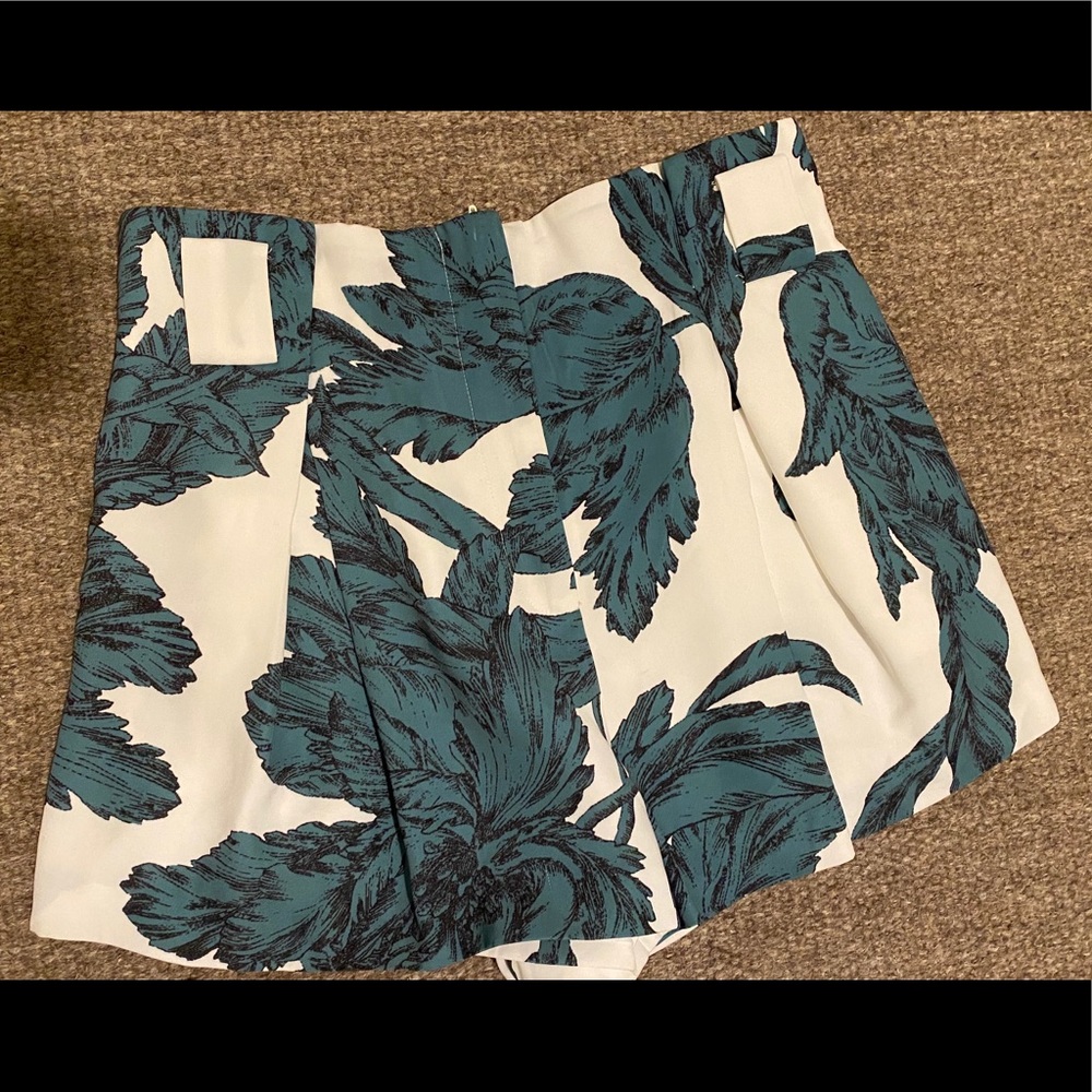 The fifth label leaf print shorts size M